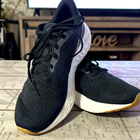 ♥️ New Balance Fresh Foam Tennis Shoe - Picture 8 of 9